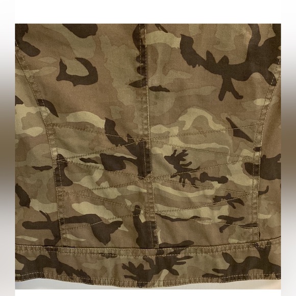 Women’s Camo & Faux Leather Light Jacket - Picture 10 of 10